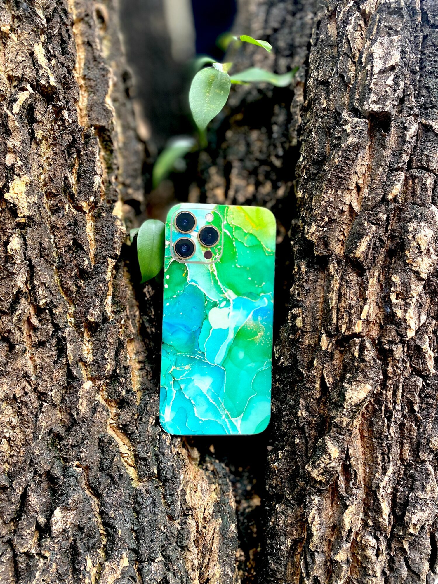 Чехол наклейка с защитой на камеру для iPhone 12 — фото 1