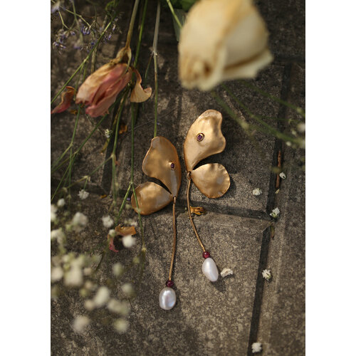 Серьги Братья Глазуновы, желтое серебро, золото, 925 проба, золочение, гранат, жемчуг, размер 70 мм, длина 7 см, желтый