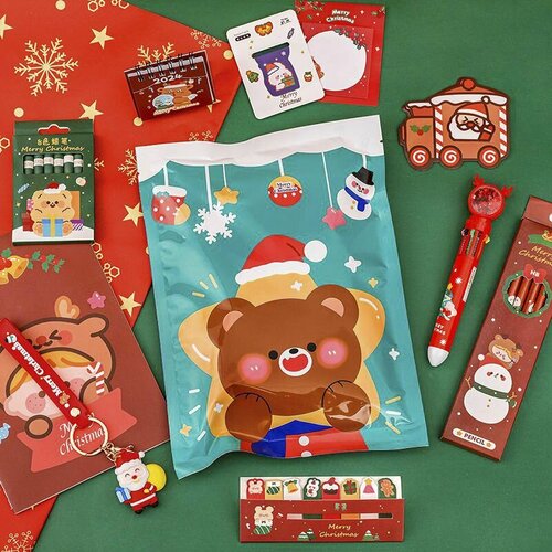 Новогодний подарочный набор сюрприз детский с канцелярией