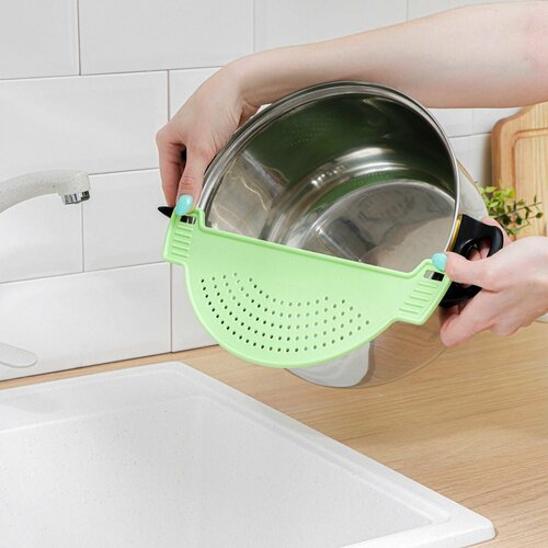 Дуршлаг на кастрюлю d 28 см цвет зелёный 390₽