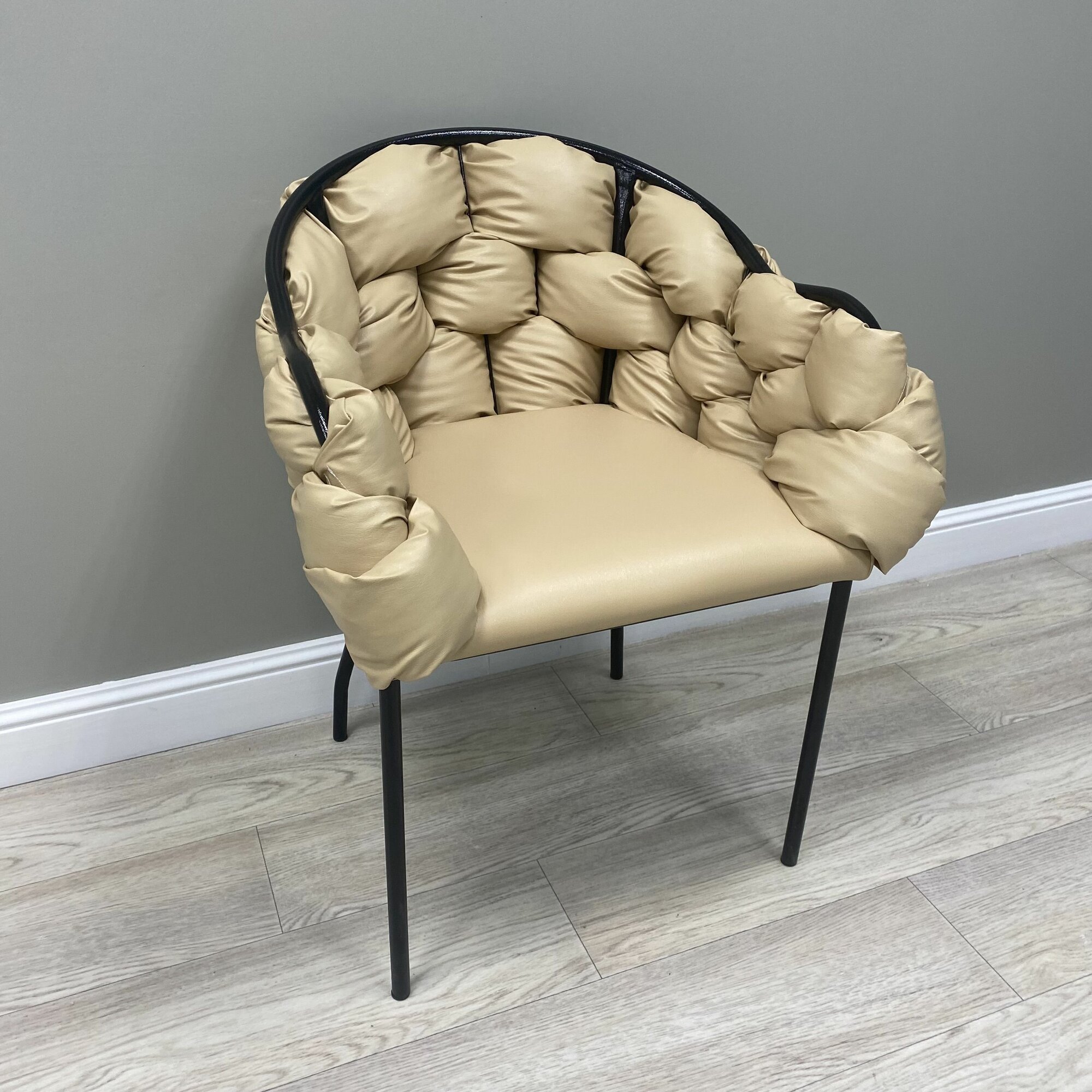 фото Стул обеденный "Мираж" каркас черный, кожа белая