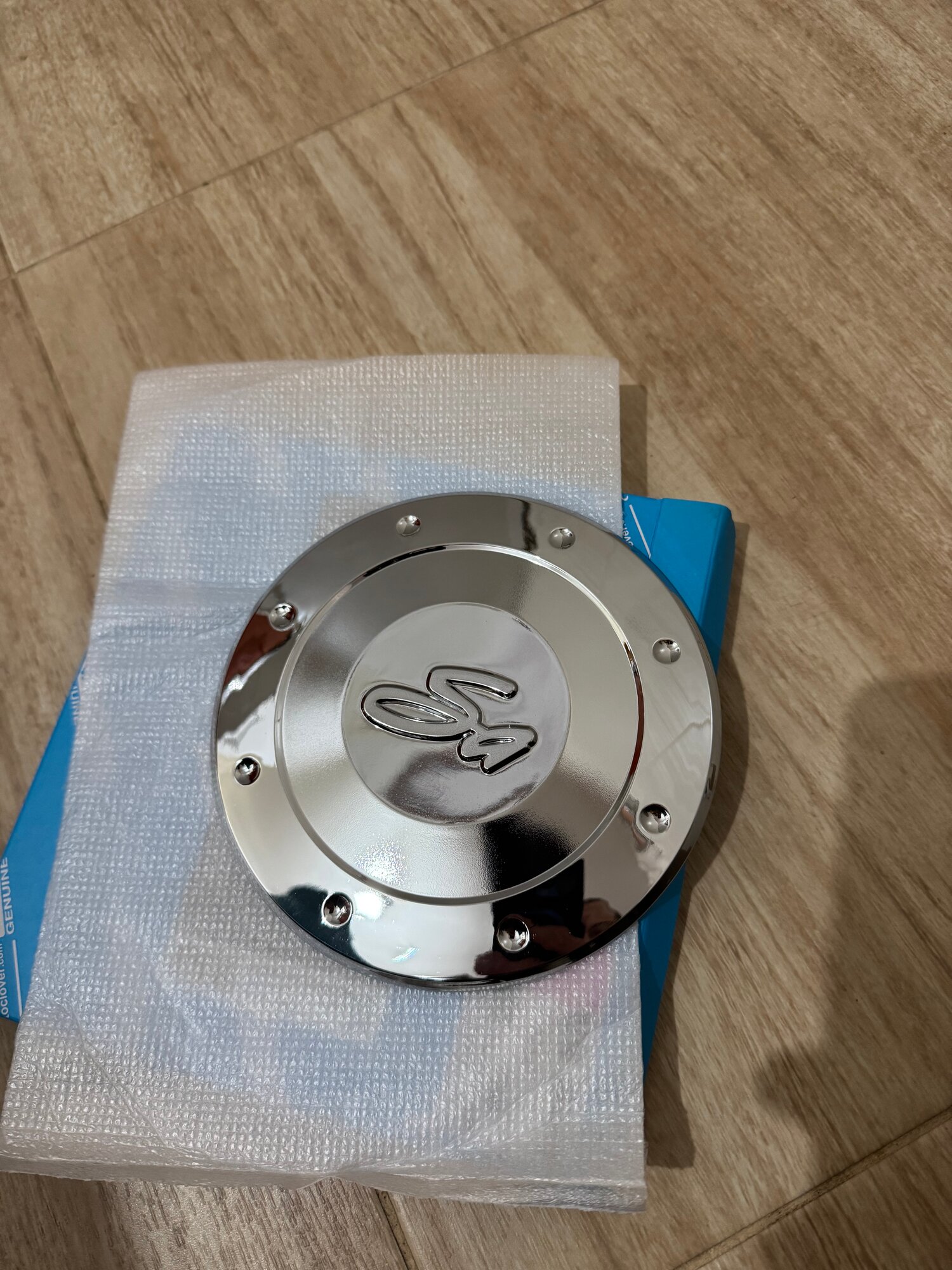 "Хром накладка на лючок" для Hyundai Santa Fe II