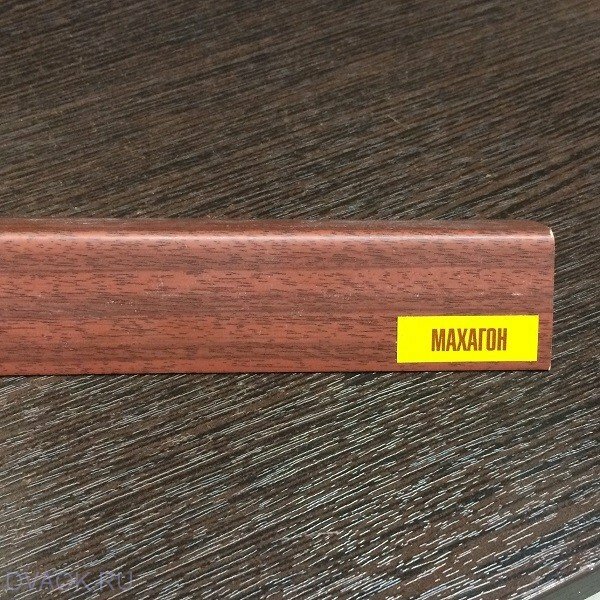 Угол ПВХ 30х30 длина 27 м Махагон