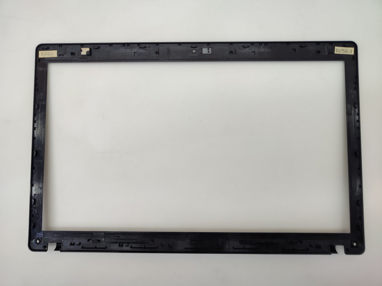 Рамка матрицы для ноутбука Lenovo G580 черная заводской оригинал