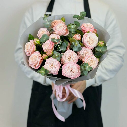 Изображение товара Букет пионовидных роз "Бомбастик", с эвкалиптом, Rybe-Flowers, 9 роз, 5 эвкалиптовых ветвей
