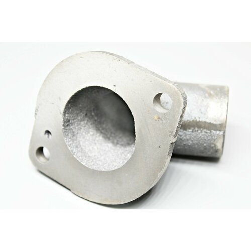 Горловина выпускная Д3900 (корпус термостата) В37464231