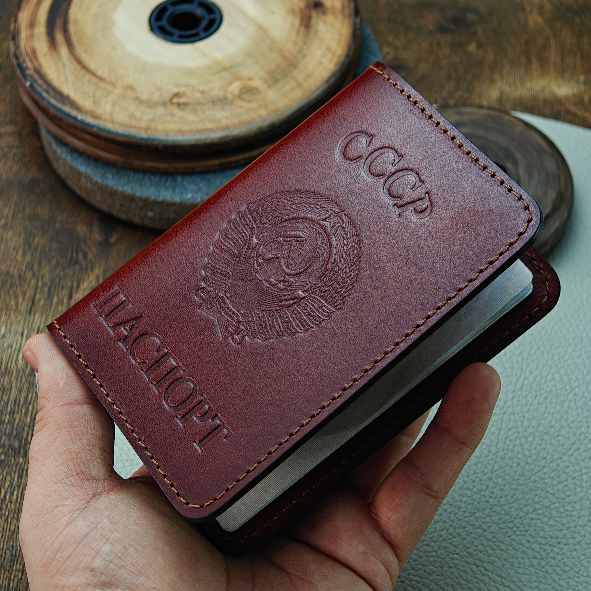 Обложка для паспорта SAFFA, темно-коричневая — фото 1