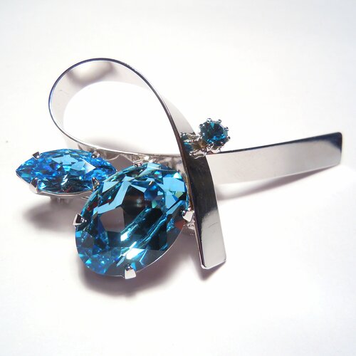 Брошь LIANA/Чехия, кристаллы Swarovski, голубой