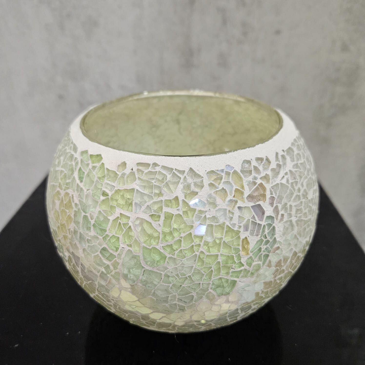 фото Ваза ручной работы, круглая Зеленая ваза, 12 см, стеклянная ваза, ваза для цветов, красивая ваза.