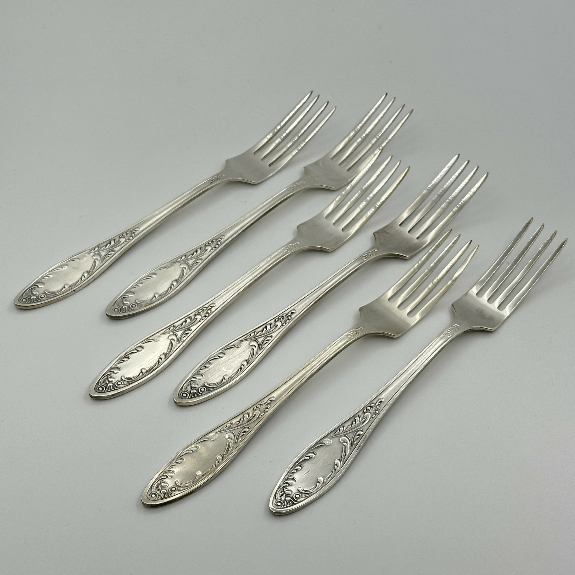 фото Набор из 6 столовых вилок с растительным декором, мельхиор (медь-никель)