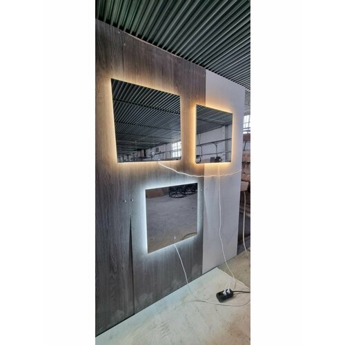 Зеркало настенное квадратное с подсветкой 50х50 3720₽