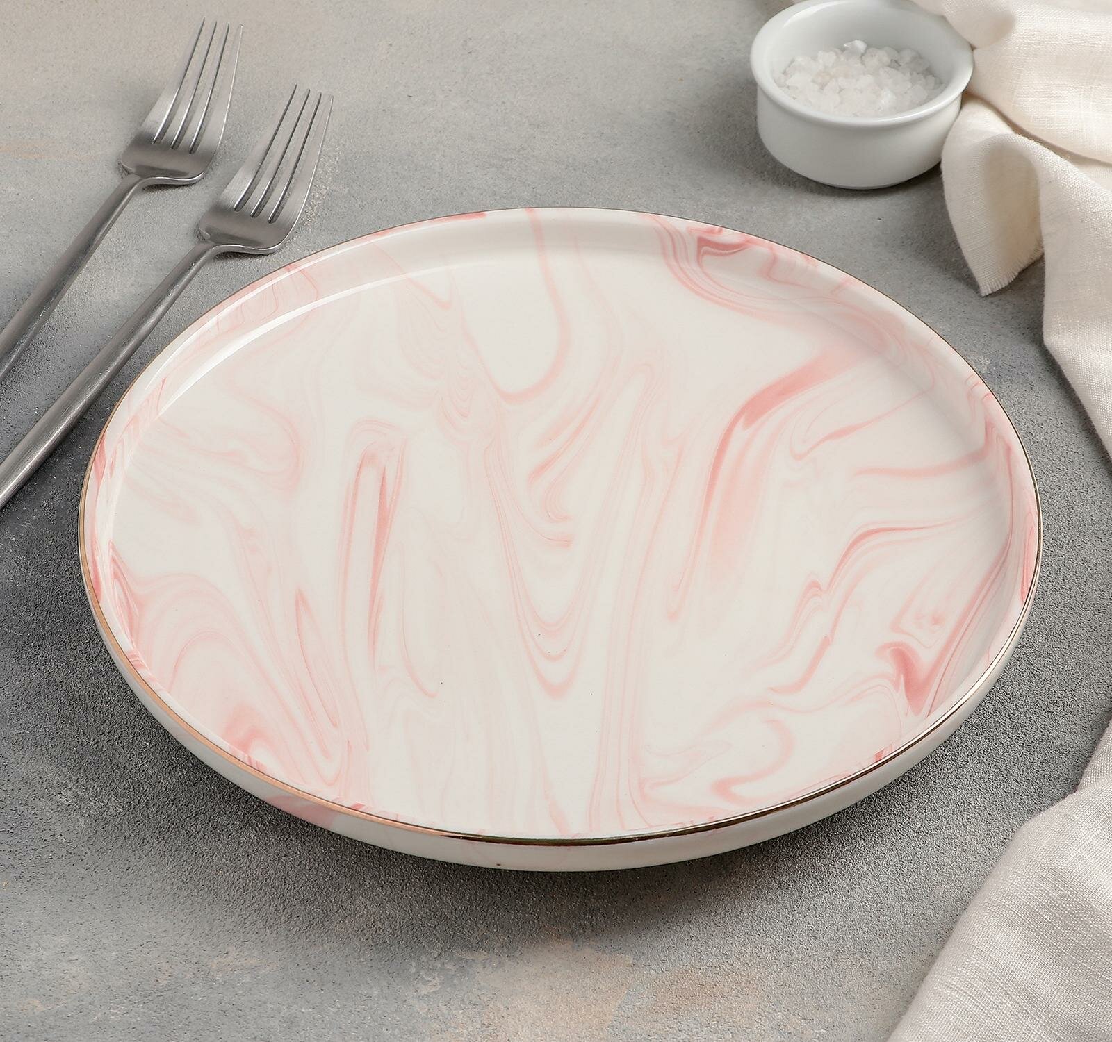 Тарелка керамическая обеденная "Мрамор", d25 см, цвет розовый