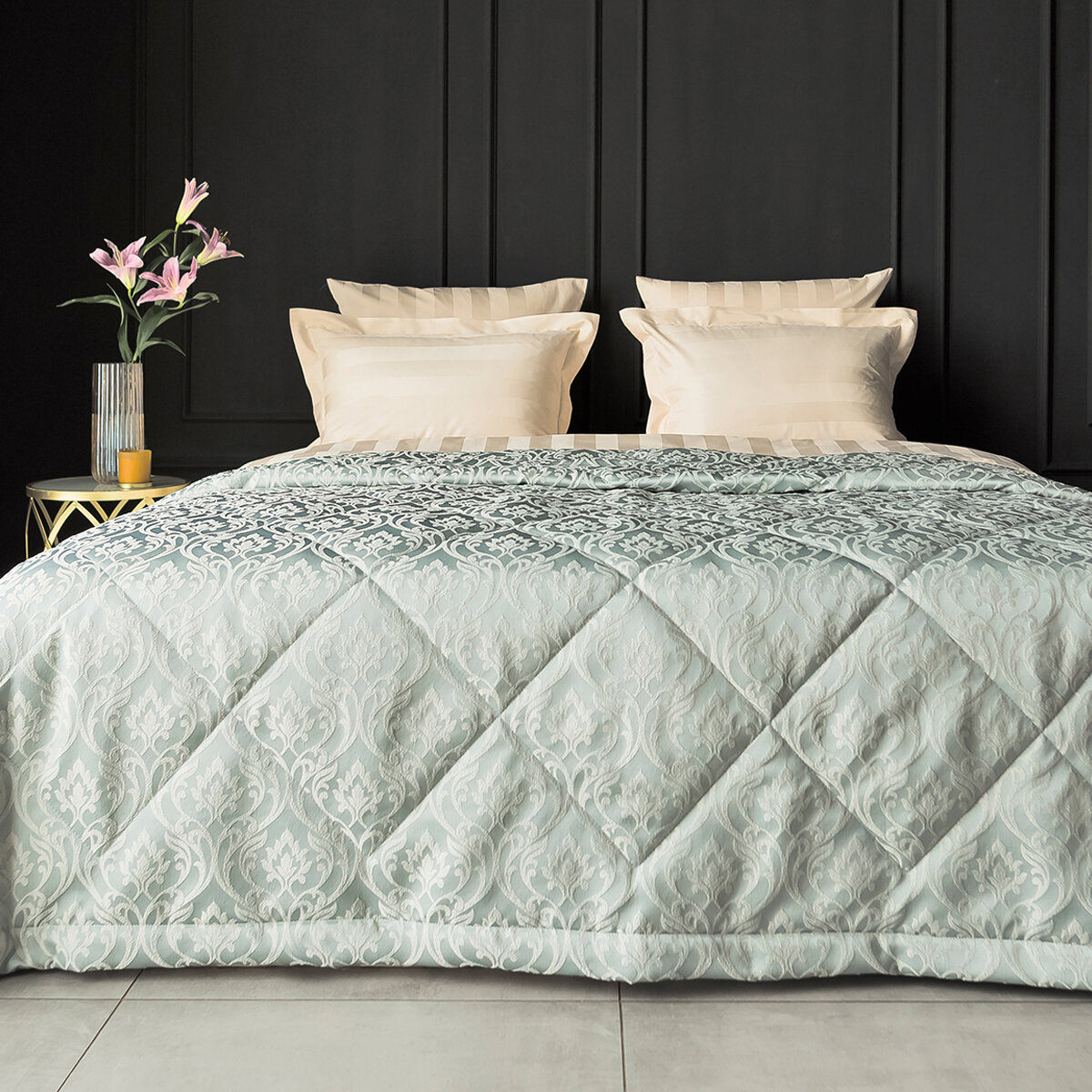 фото Однотонный La Prima покрывало DOMIANO серебристый, размер 240 х 260 см