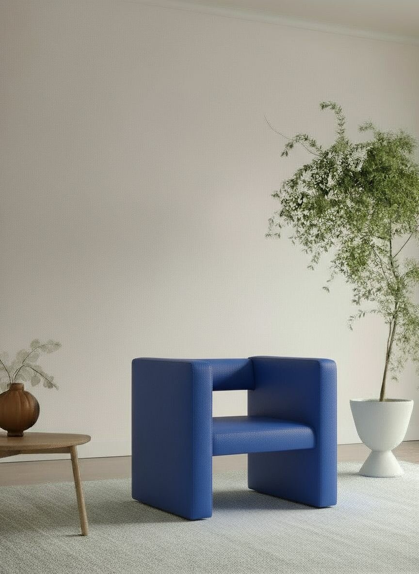 Кресло Бета с подлокотниками синяя кожа в офис дом салон красоты прихожую гостиную зону ожидания.