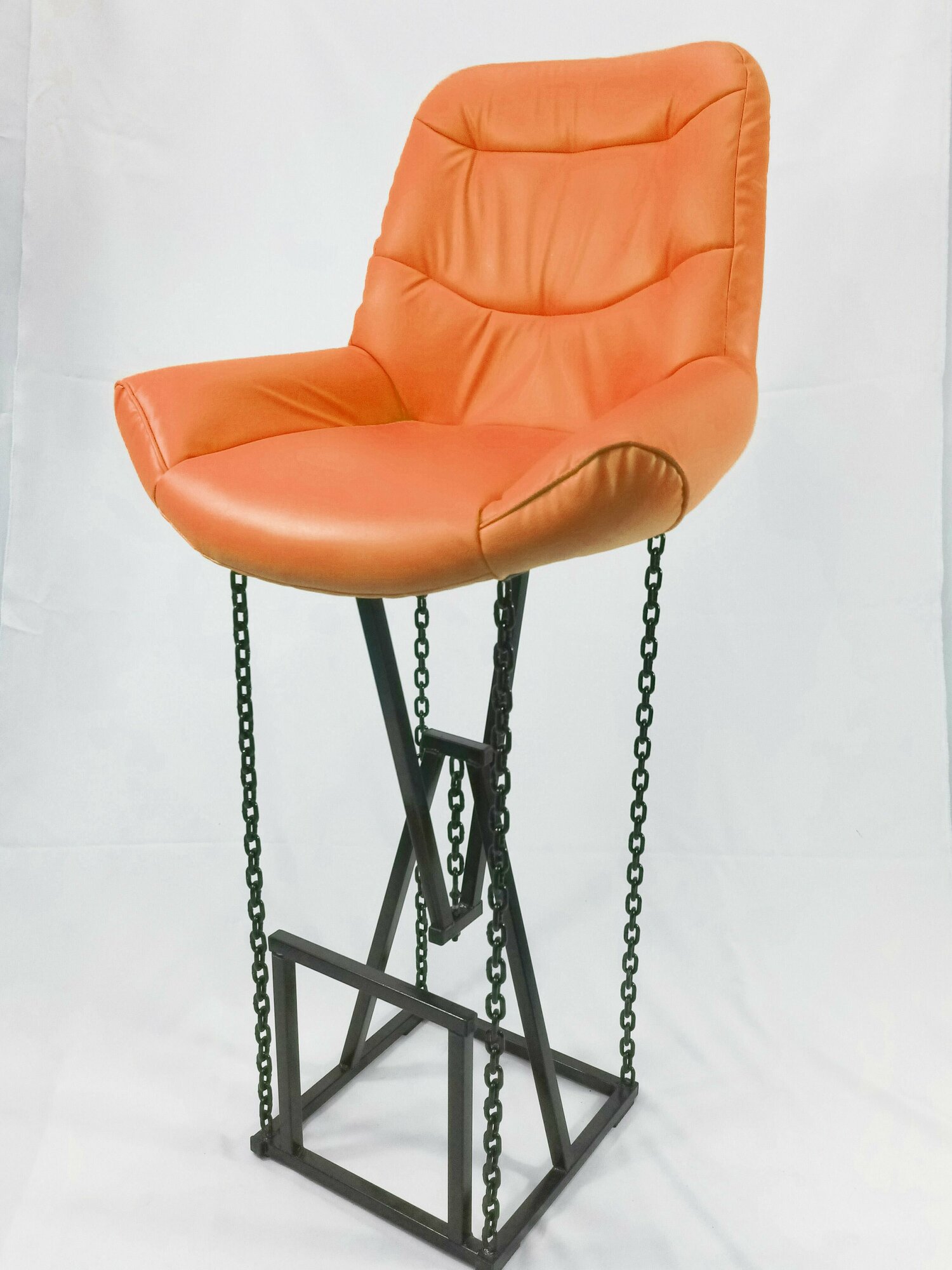 фото Кресло барное на цепях Гранд, велюр стальной, каркас черный