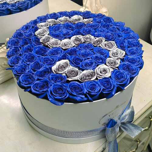 Букет живых цветов, синие розы с буквой 101 шт.