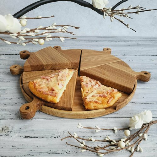 Деревянная сервировочная доска для подачи пиццы и пирога