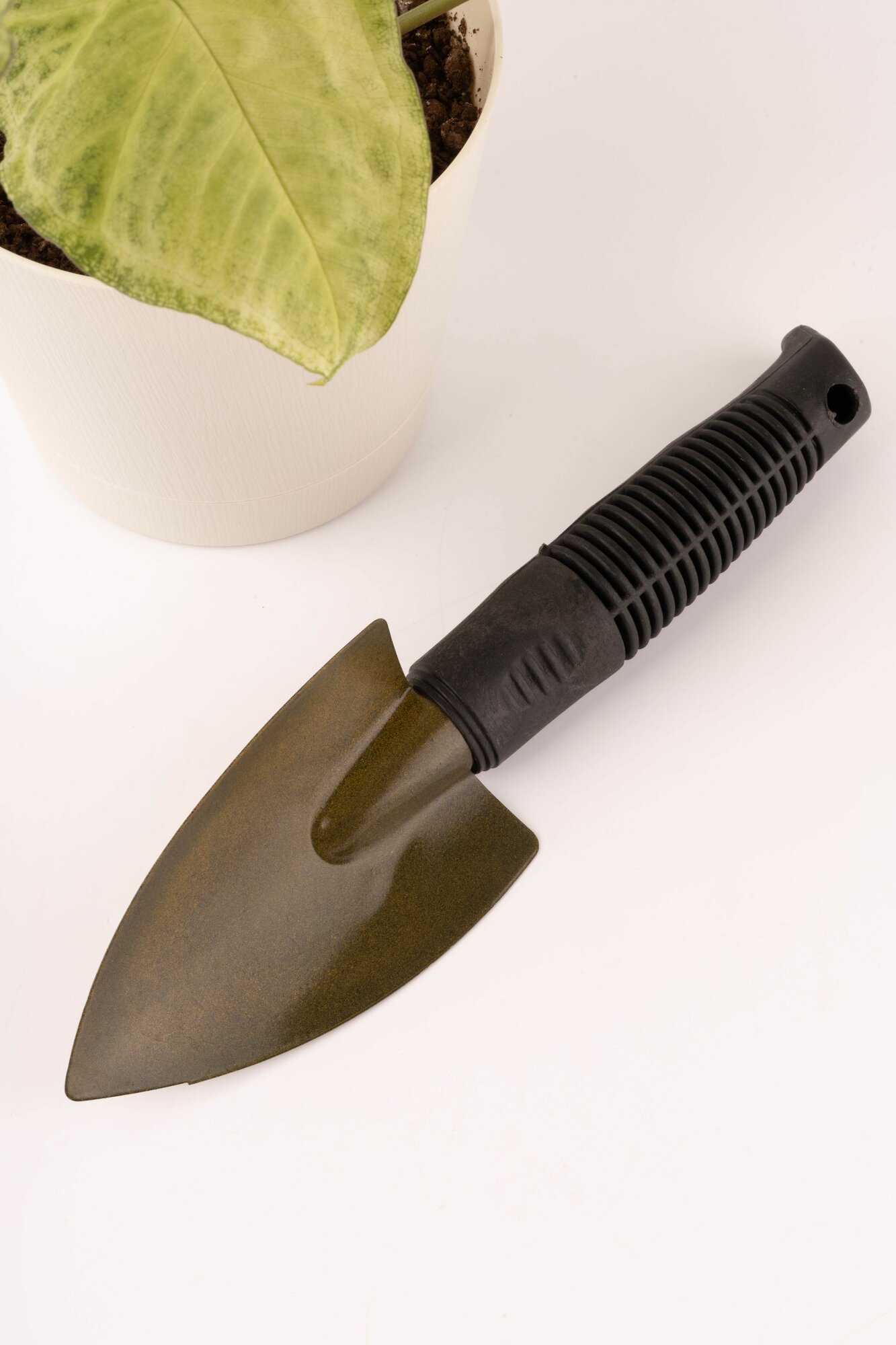 фото Совок садовый посадочный малый с пластиковой ручкой зеленый, "Садовые решения", SR-SPU-M3-PL-green