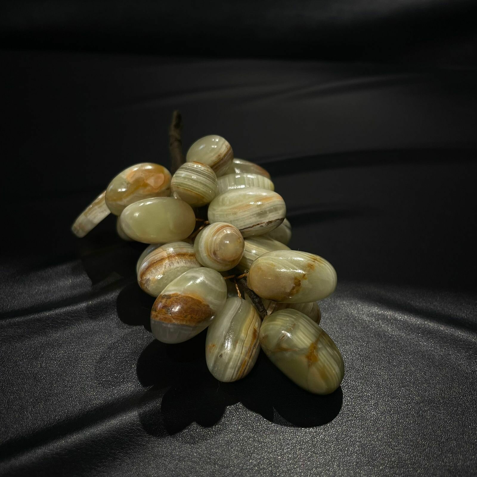 Декоративный виноград PRESENT61, натуральный камень оникс, ручная роспись, 17x7x6 см — фото 1