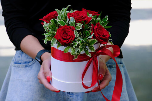 Изображение товара Композиция из 5 роз в коробке