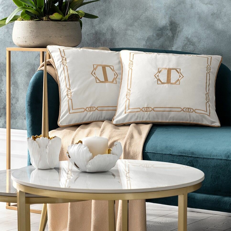 Декоративная подушка Togas "Орейн", 45х45 см, наполнитель силиконизированное волокно