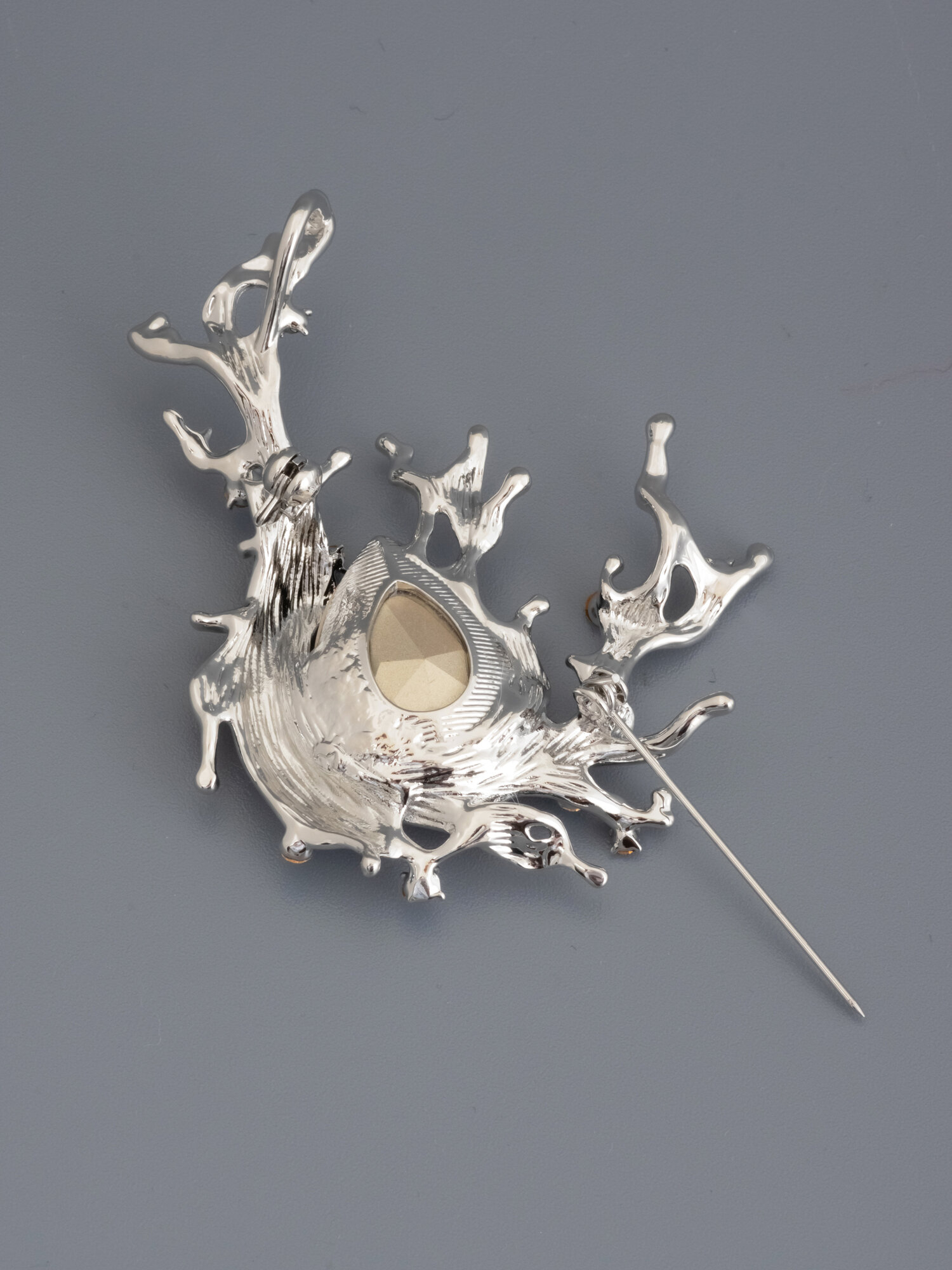 Брошь ЖемАрт, кристалл, 1 шт., серебряный — фото 1