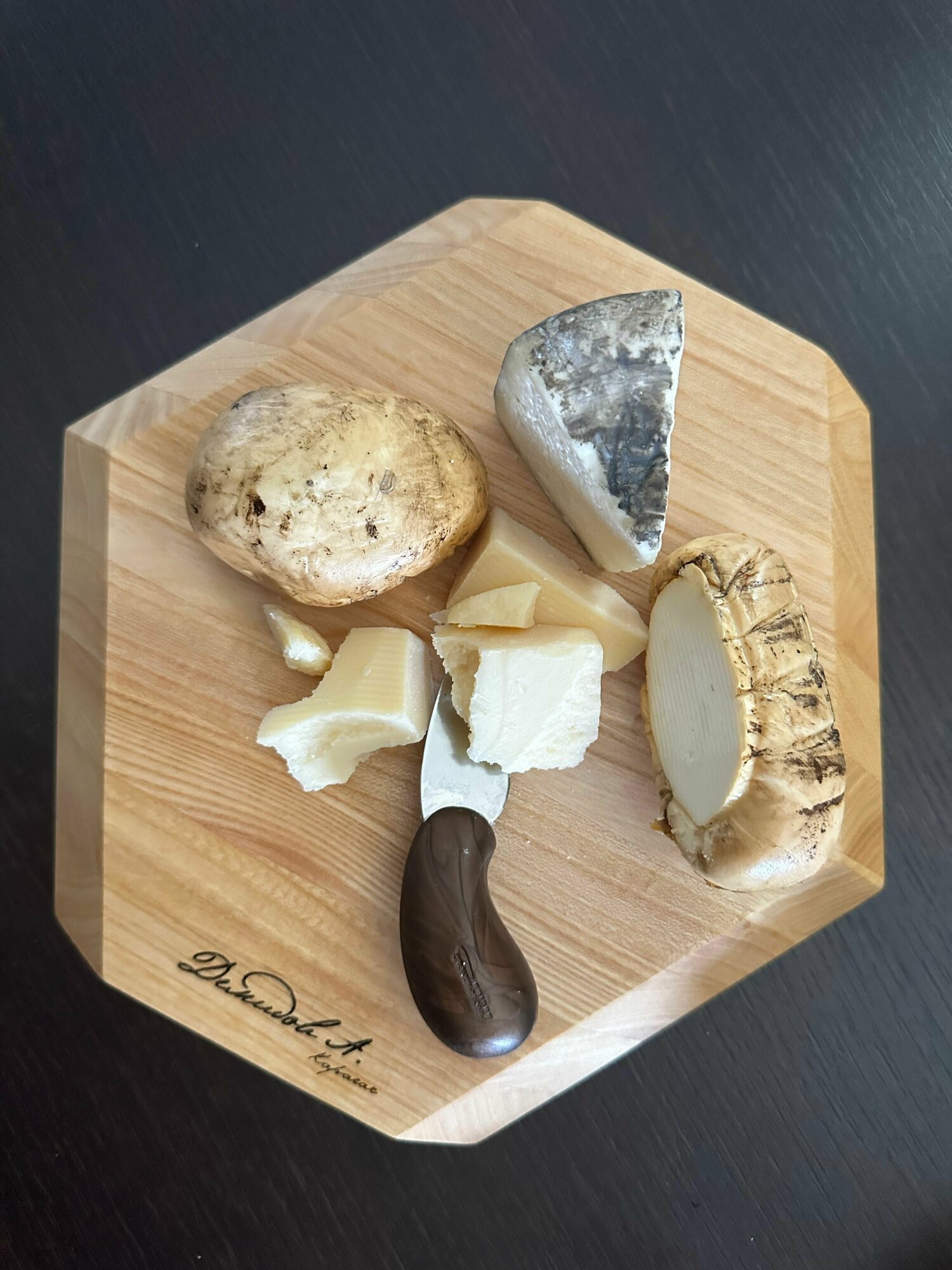 Разделочная доска "соты" карагач 30*26*3 (см) — фото 1