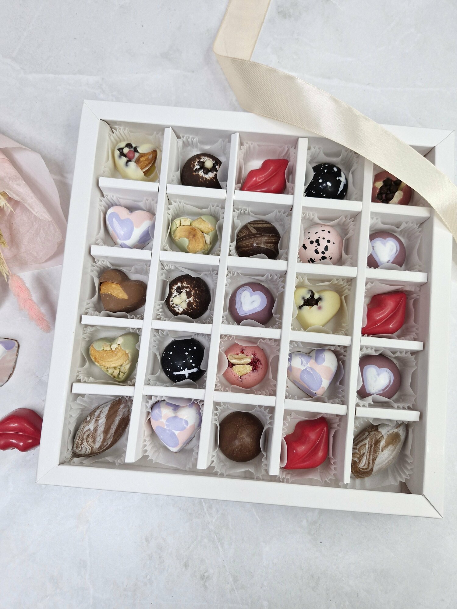 Подарочный набор "25 шоколадных конфет ассорти" от choco cake hand - фотография № 6