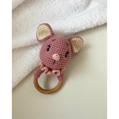 Вязаная погремушка на кольце Мышка, сиреневый погремушка колокольчик грызунок игрушка прорезыватель подарок для новорожденных