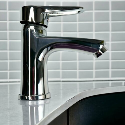 Однорычажный смеситель для раковины/ умывальника/ мойки/ кран в ванную, серебристый