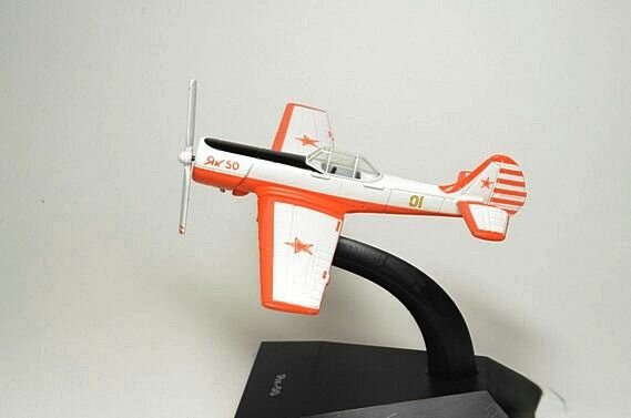 Масштабная модель 1/92 самолет ЯК-50 — фото 1