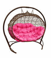 Подвесной диван M-group улей с ротангом коричневый розовая подушка