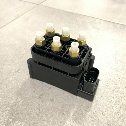 Блок клапанов пневмоподвески для автомобиля Hyundai Equus Нyundаi gеnеsis 11000₽