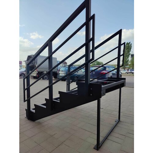 Лестница-крыльцо 6 ступеней , без ступеней ДПК, ограждения с двух сторон. Ширина 1500мм