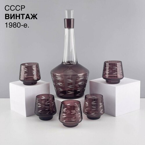 Винтажные графин и стопки 