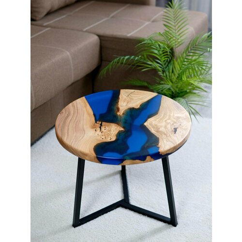 Стол журнальный Redwoodloft из массива карагача 50 см эпоксидная смола 26500₽