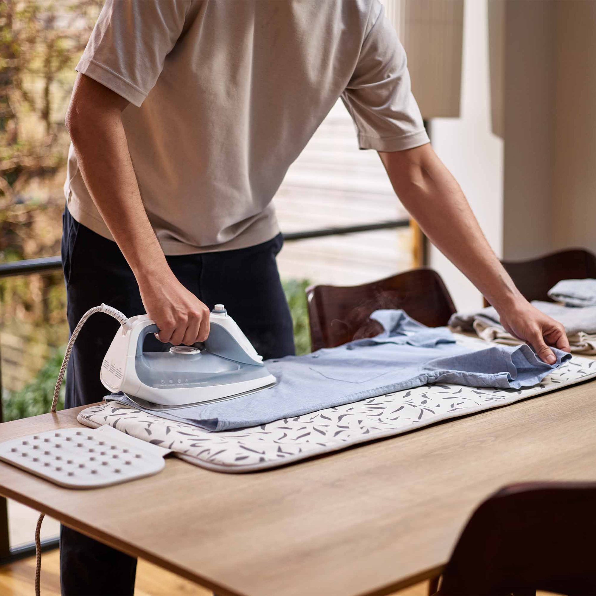 Настольный гладильный коврик Joseph Joseph Swift  бежевый