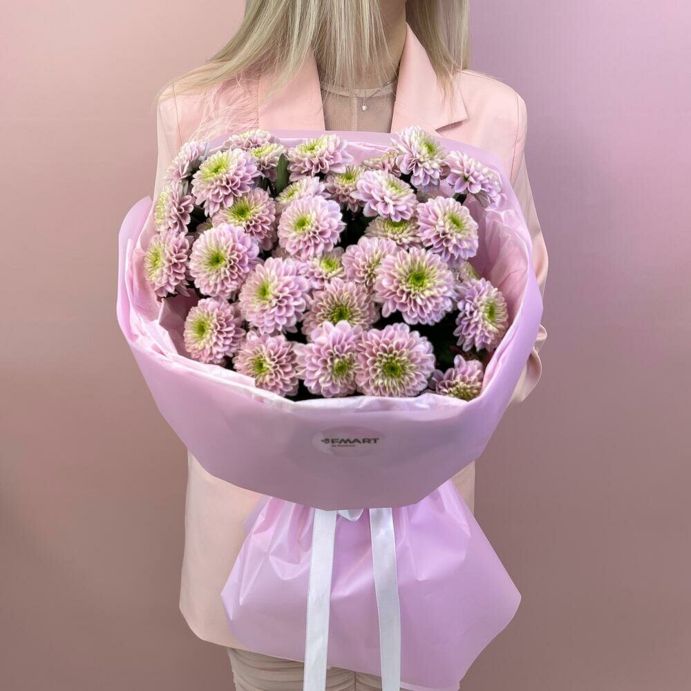 Нежно-сиреневый букет с кустовой хризантемой (3 шт.) круглой формы