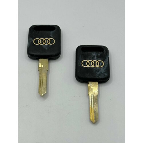Заготовка ключа Ауди VO8P_HF56P_HU70_HF70 AUDI C-084 пласт золот лого 5 шт 920₽