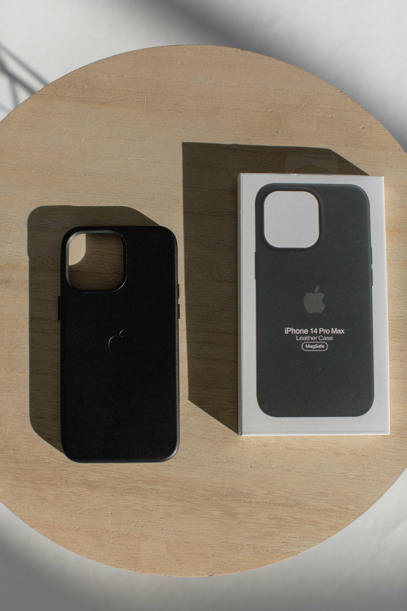 Чехол черный для IPhone 14 Pro Max Leather Case с анимацией и функцией MagSafe