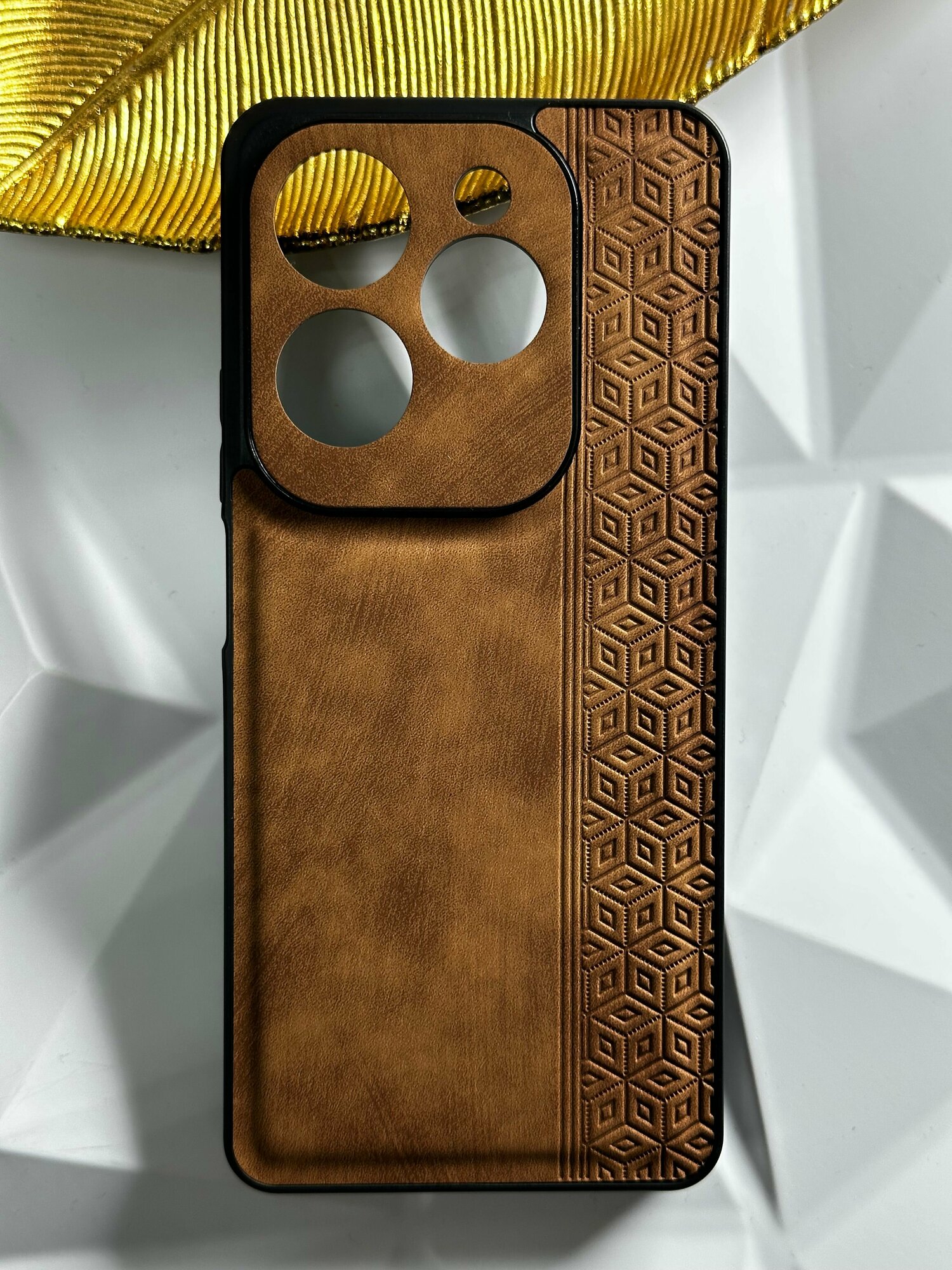 Чехол кожаный на Infinix Hot 40i/ Tecno Spark 20C (Чехол Инфиникс Хот 40i, Техно Спарк 20С) с защитой камеры, геометрия, коричневый
