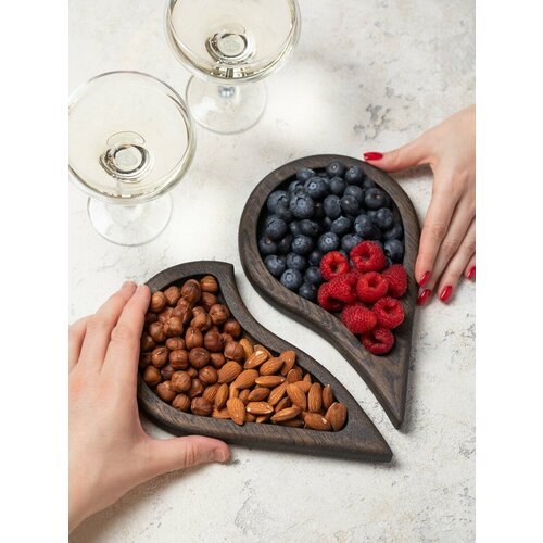 Набор тарелок Сердце из темного дуба 3087₽