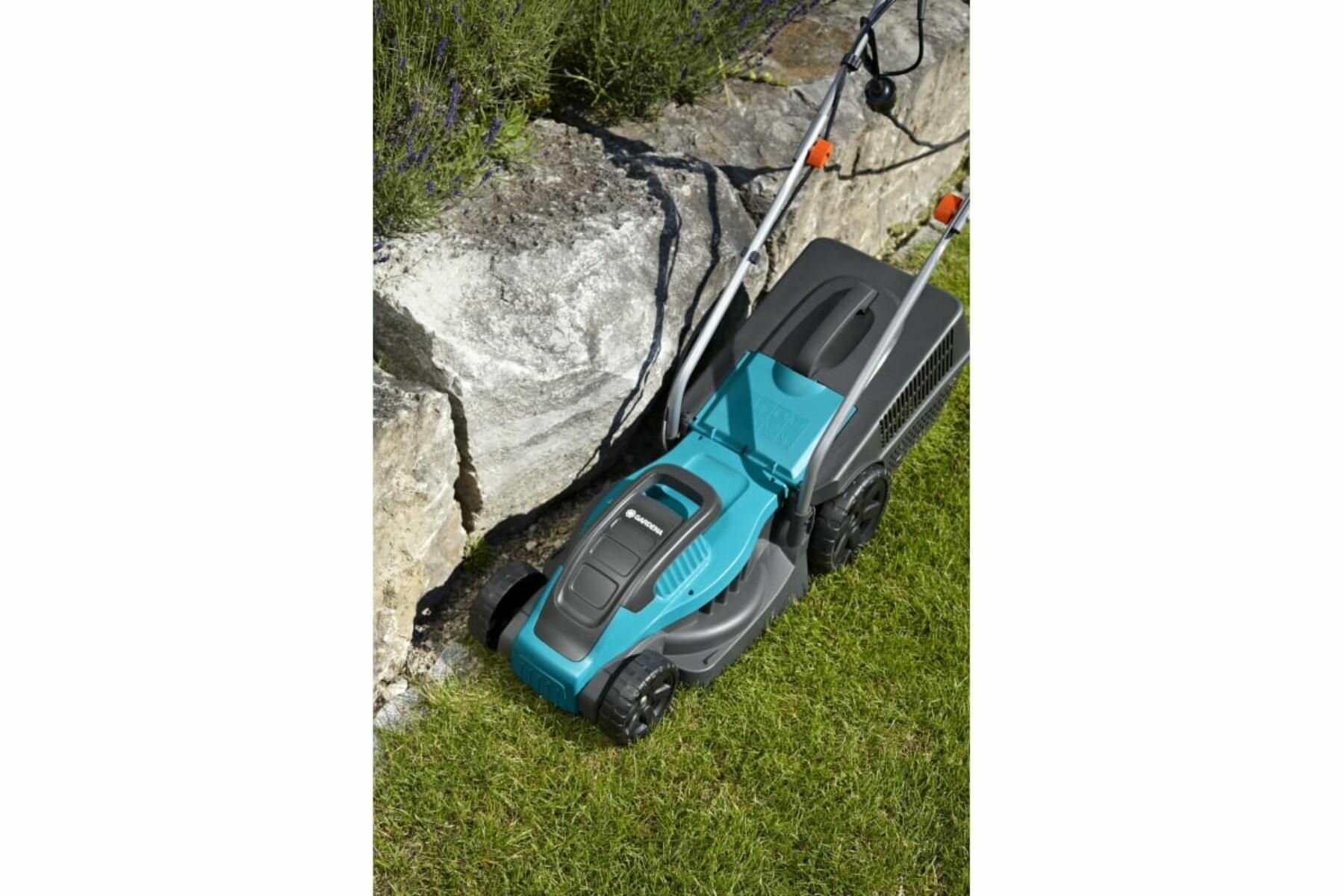 Электрическая газонокосилка Gardena PowerMax 1100/32 05031-20.000.00 - фотография № 11