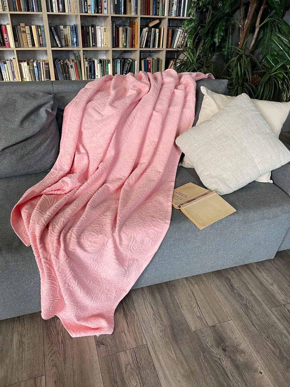 Летнее покрывало 150 х 200 см "Уютный Уют", одеяло для кровати и дивана, махровое покрывало, розовый