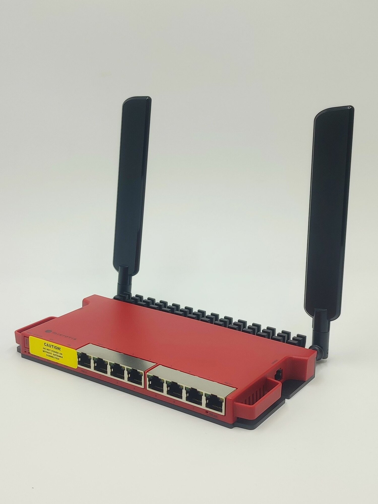 Маршрутизатор MikroTik L009UiGS-2HaxD-IN