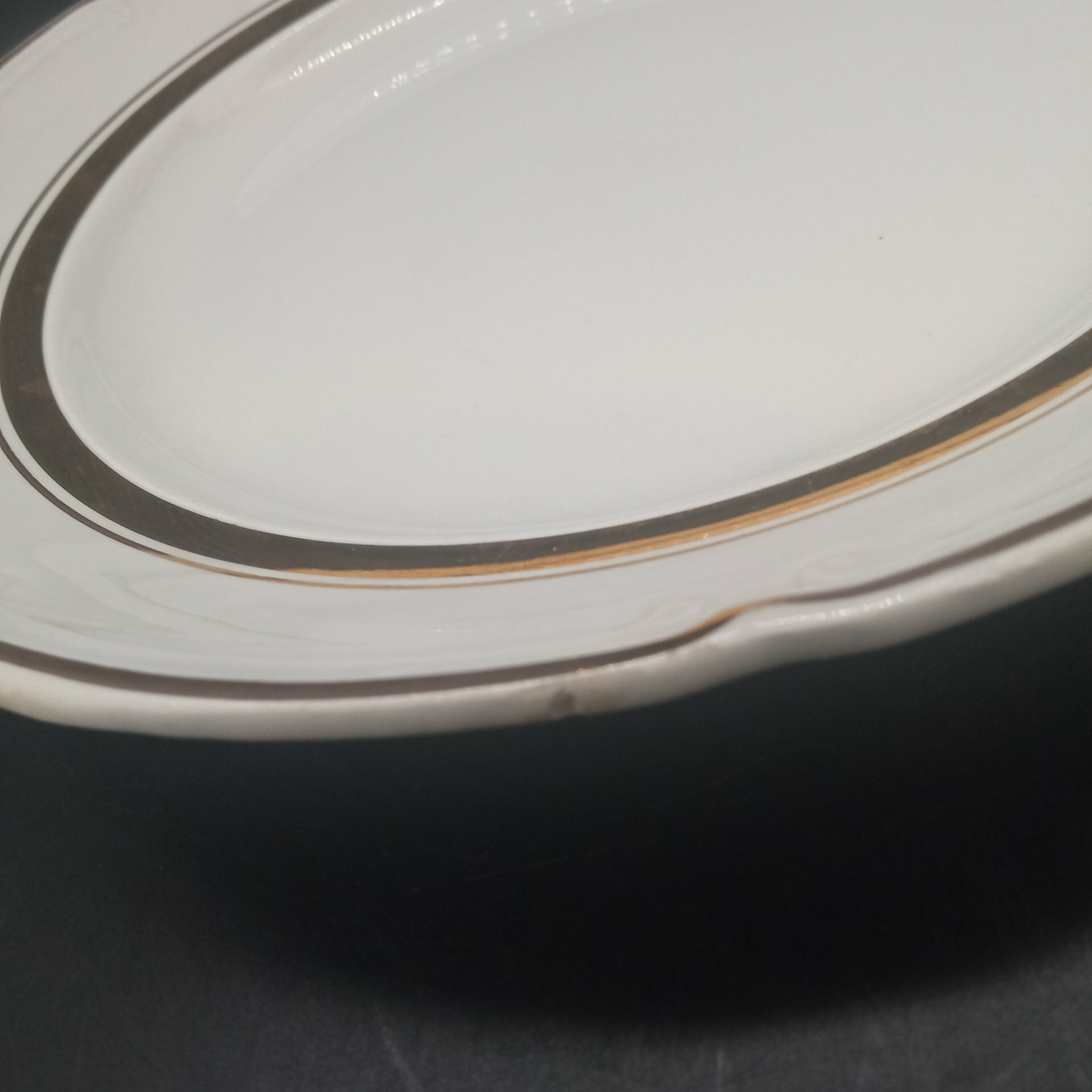 Комплект из 3-х тарелок с рельефными узорами, фарфор, золочение