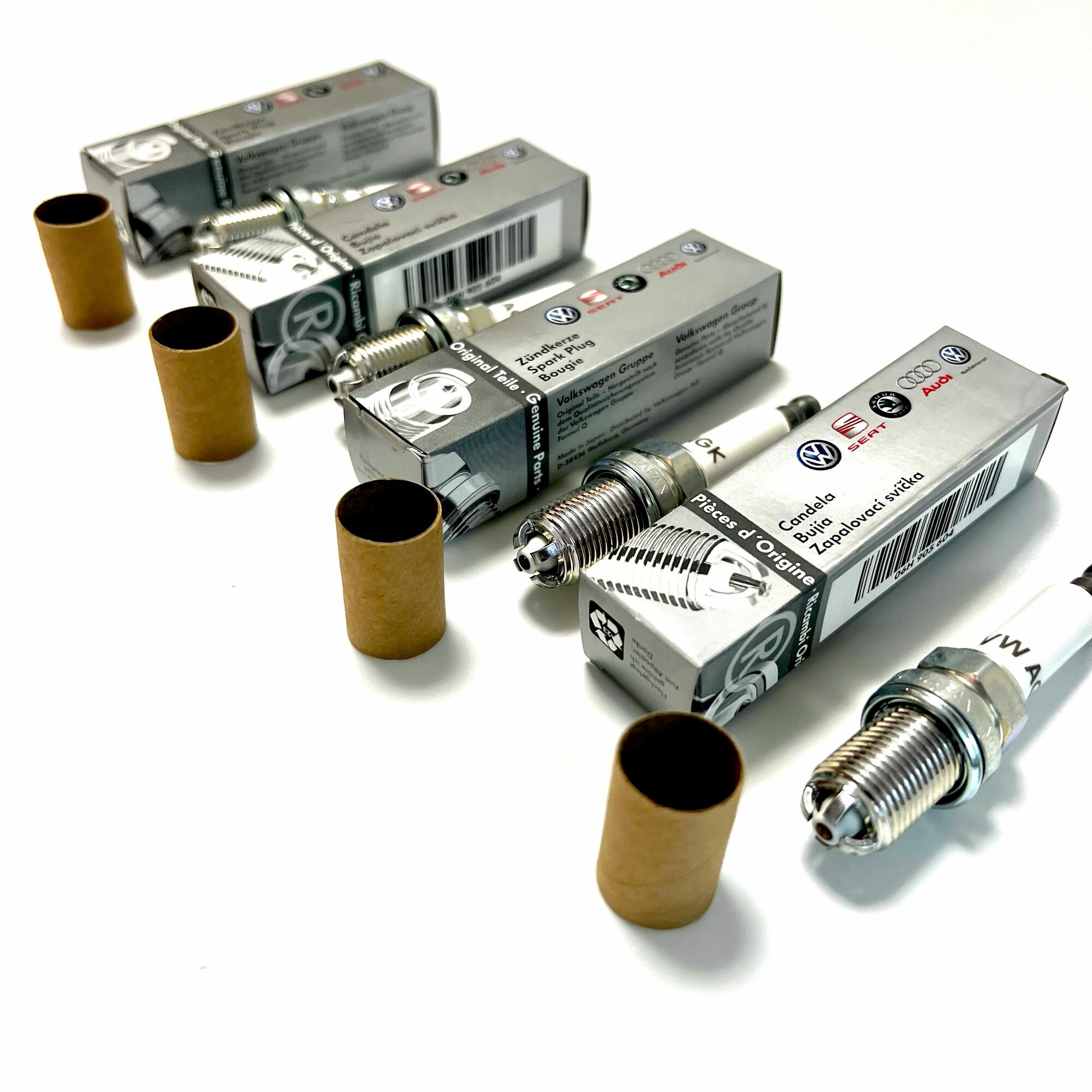 фото NGK Комплект свечей зажигания арт. 06H905604 VAG 1.8/2.0 TSI/TFSI Longlife оригинал Фольксваген Шкода Ауди Сеат Пассат Амарок Тигуан Транспортер Джетта Кодиак Октавия Гольф Суперб Туарег A1 A3 A4 A6 A8 Q3 Q5, 4 шт.