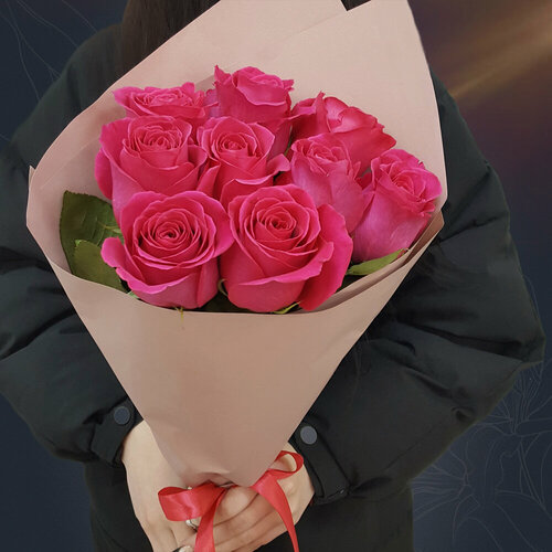 Изображение товара Классический букет из 9 розовых Эквадорских роз 50 см в крафте с атласной лентой от 2name Flowers