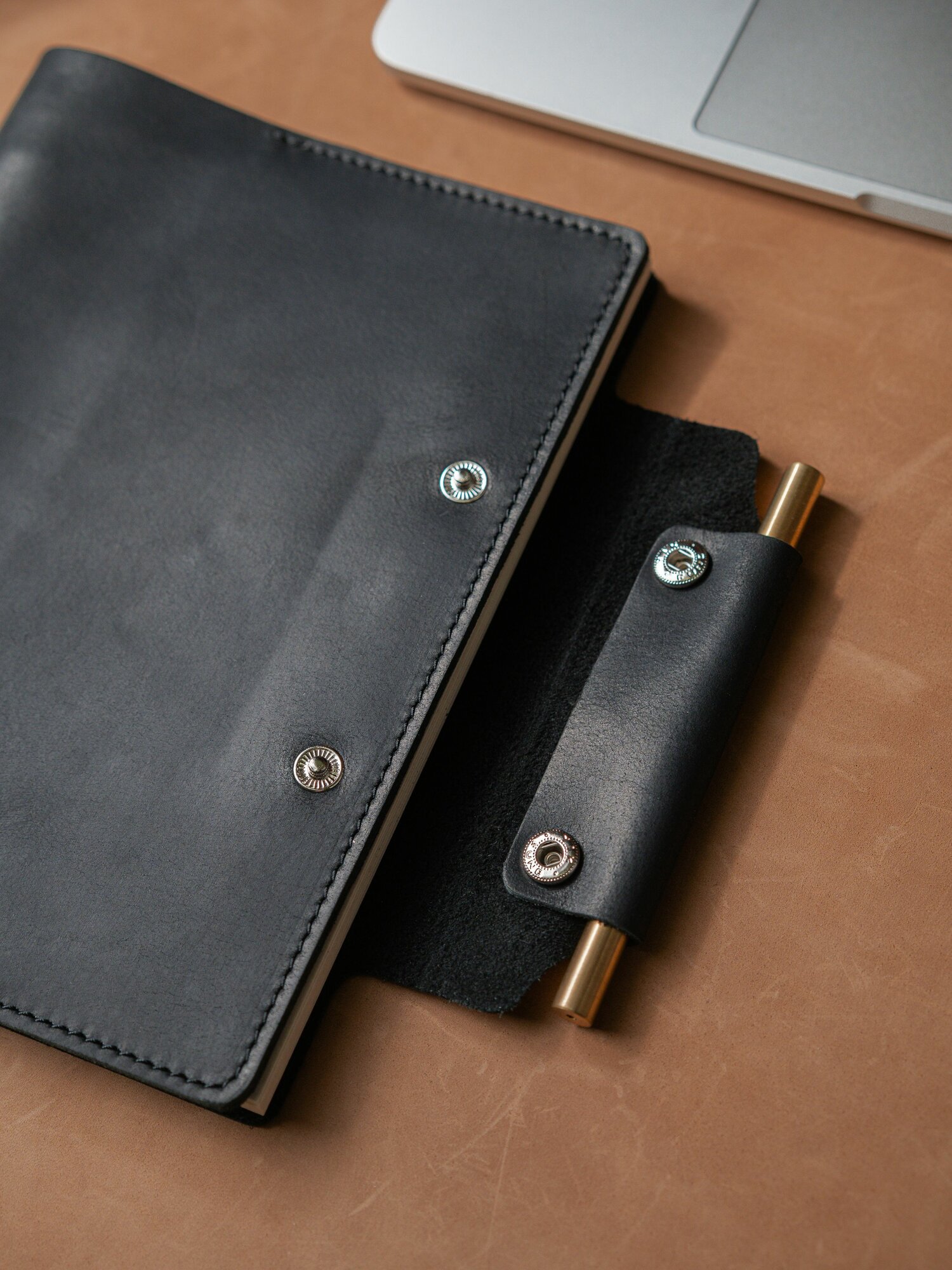 Ежедневник А5 с обложкой из натуральной кожи/Блокнот на кольцах со сменными блоками недатированный — фото 1