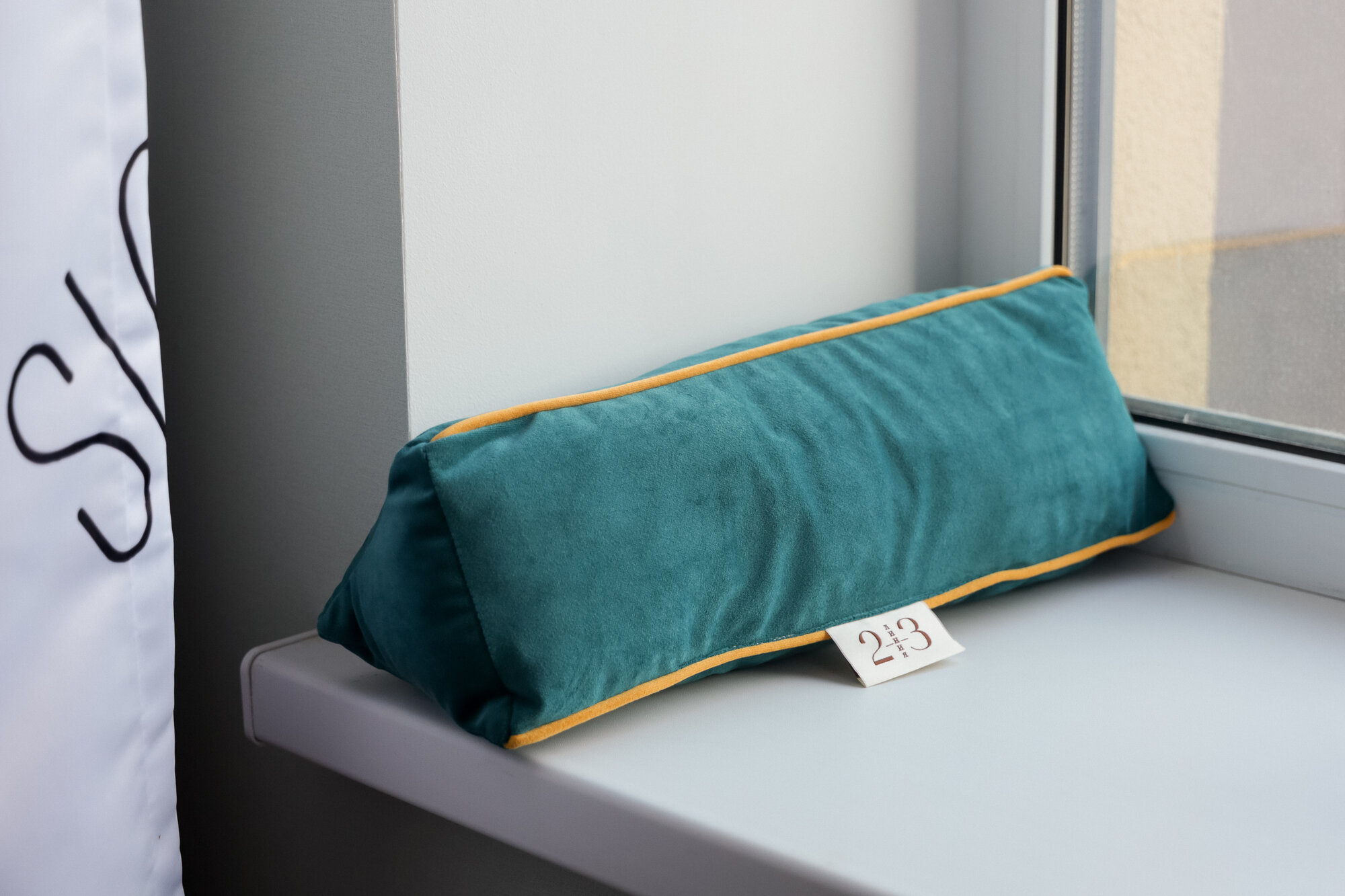 Подушка 14х40 антисквозняк, с кантом, бархат бирюза, 23 Линия